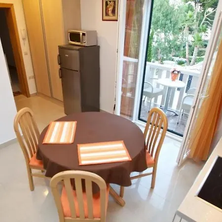 Apartment Grlica Sutivan