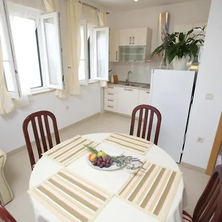 Grlica Appartamento Sutivan